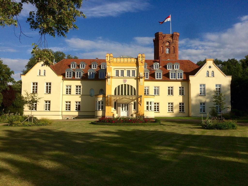 Schloss Lelkendorf - Fewo Parkblick מראה חיצוני תמונה